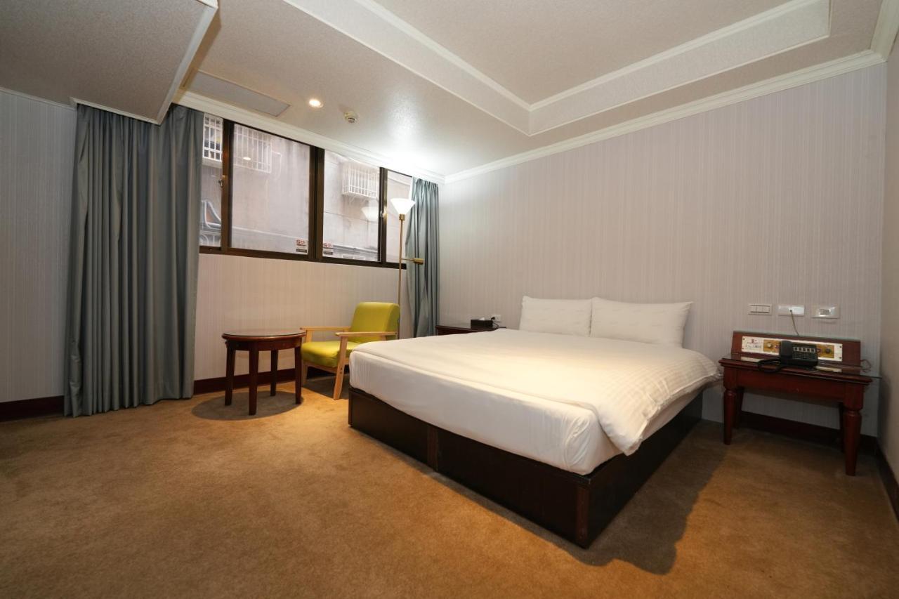 Meworld Hotel - Sanchong Taipei Exterior photo