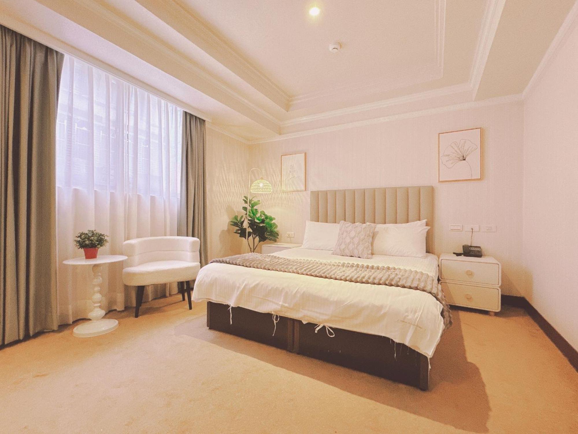 Meworld Hotel - Sanchong Taipei Exterior photo